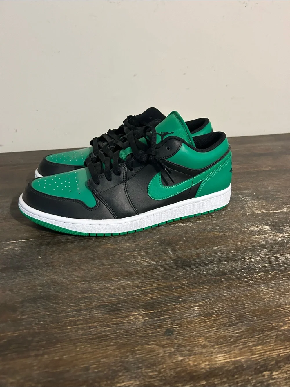 Jordan 1 Low SE bran new
